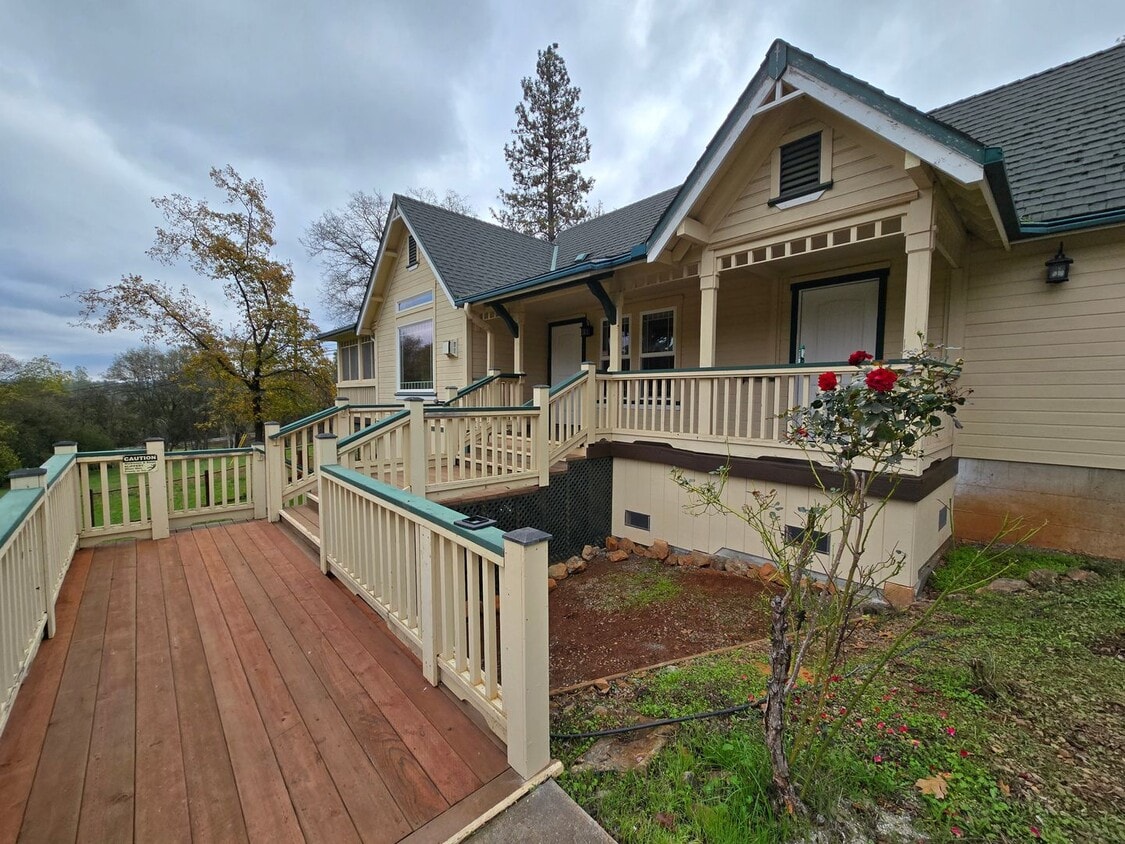 Foto principal - Cute 2 Bedroom House with Lovely Pond and ...