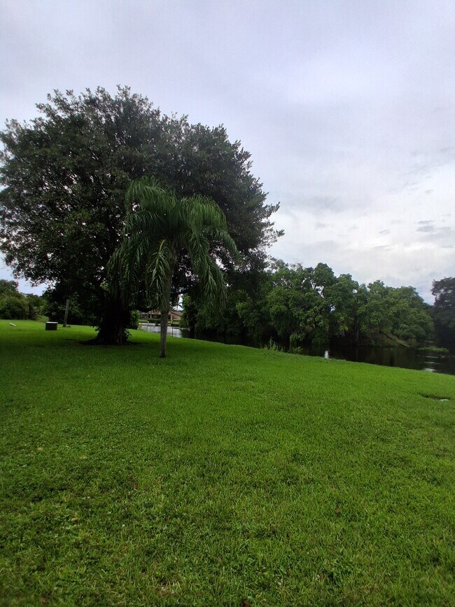 Foto del edificio - 131 Lake Arbor Dr