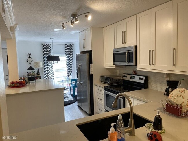 Building Photo - 2 br, 2 bath House - 5919 Areca Palm Ct Apt C