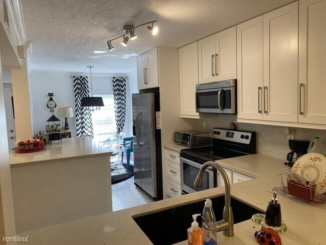 Foto del edificio - 2 br, 2 bath House - 5919 Areca Palm Ct Apt C