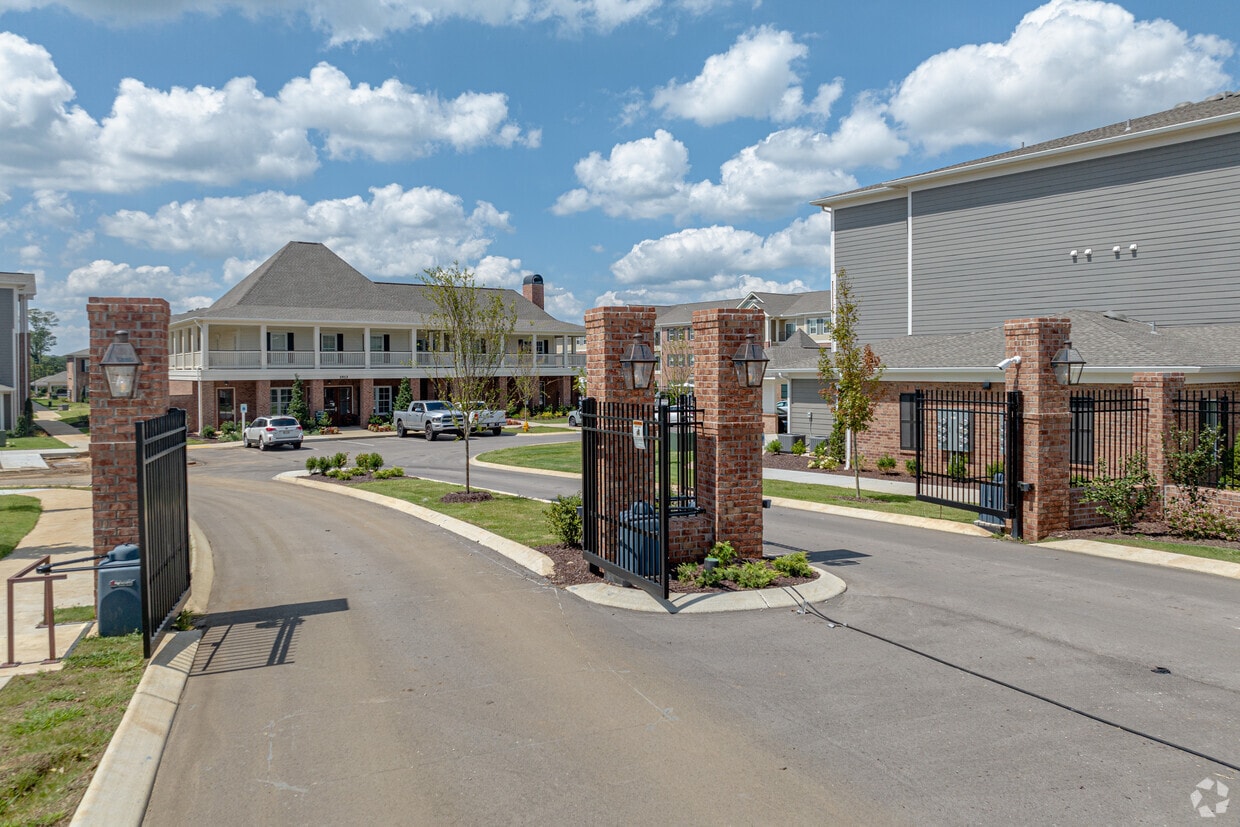 City Limits Spring Hill - 2513 Nashville Columbia, TN 38401