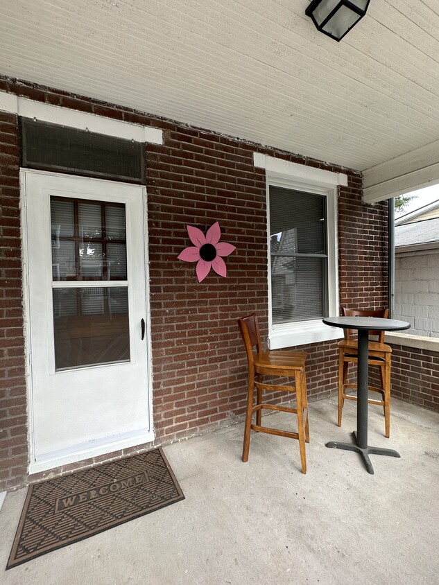Primary Photo - 239 N Stratton St