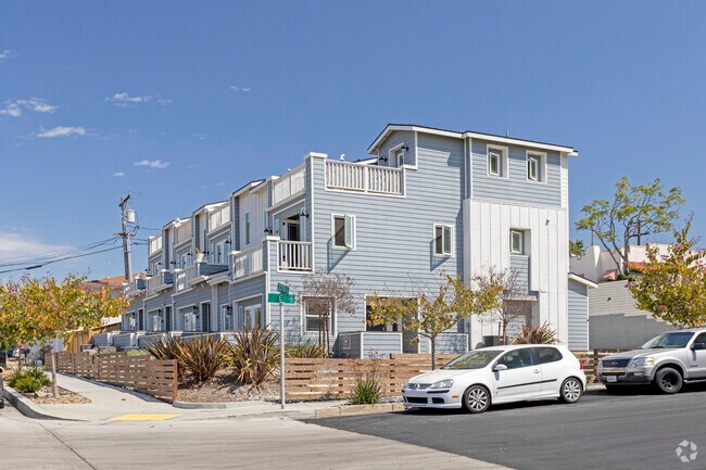Building Photo - 27th Street Townhomes