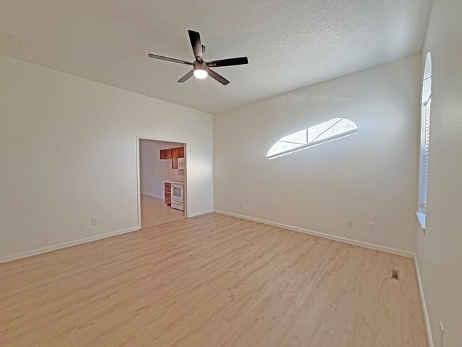 Building Photo - 4835/4837 S Glenn Duplex