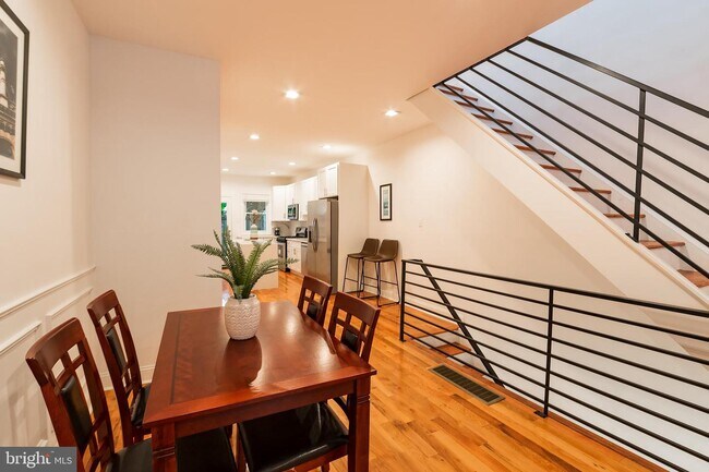 Building Photo - 1636 Annin St