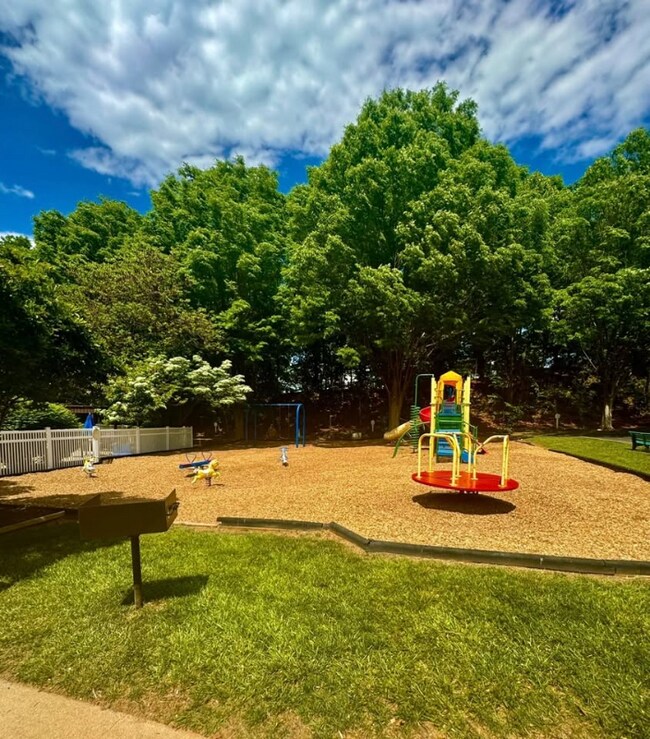 Foto del edificio - 600 Reusens Rd