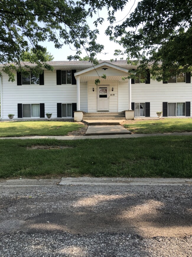 Building Photo - 419 Commanche Dr