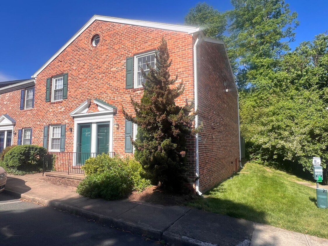 Primary Photo - 415 Burgoyne Rd