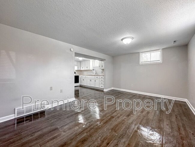 Building Photo - 904 E Frederick St