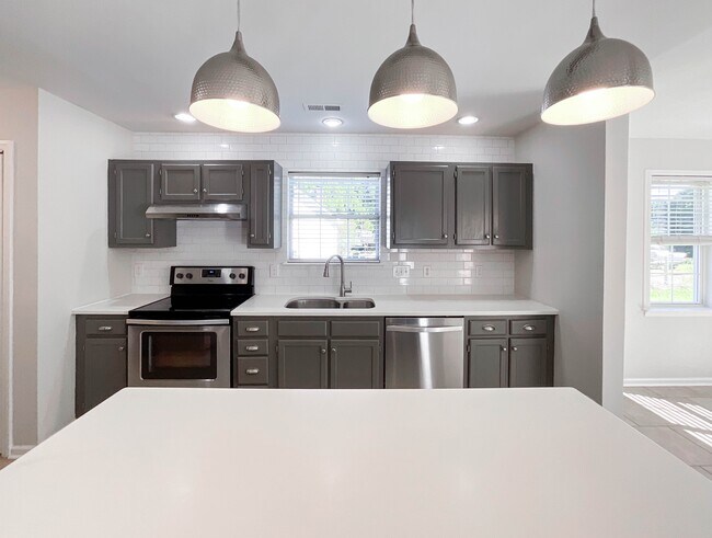 Foto del edificio - 1037 Ridgefield Cir