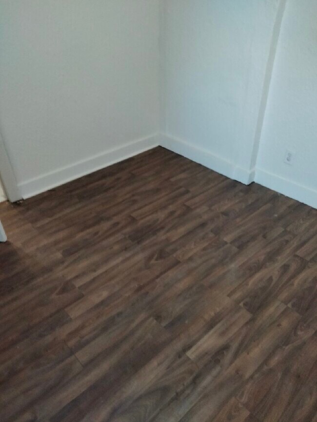 Foto del edificio - 117 W Poplar St