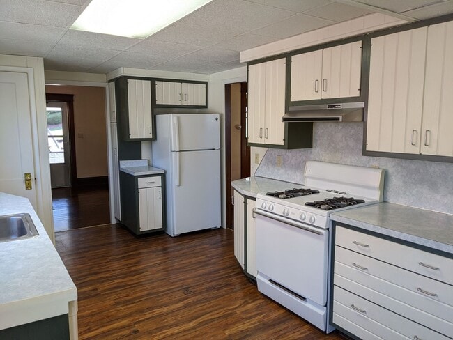 Building Photo - Nice 3 BR, 1 Bath House for Rent