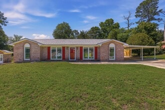 Building Photo - 5010 Willowbrook Dr