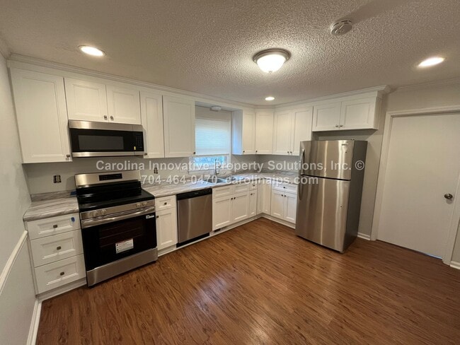 Building Photo - 7622 Helmdale Ave