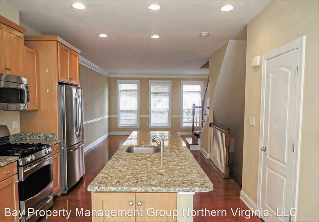 Building Photo - 3 br, 3.5 bath House - 411 GEORGE MASON DR...