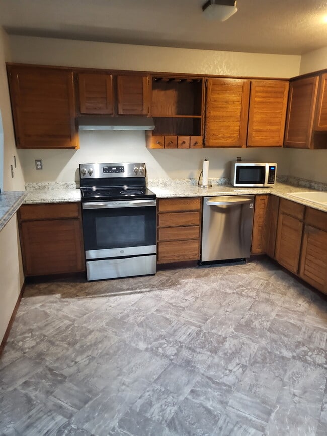 Roomy kitchen with upgrade appliances - 20005 1st Ave S