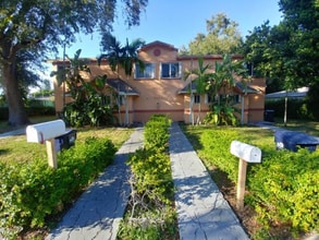 Building Photo - 2261 NE 171 St