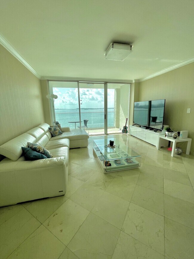Building Photo - 800 Claughton Island Dr
