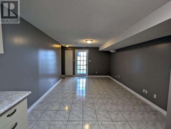 Building Photo - 56 Moorehead Crescent
