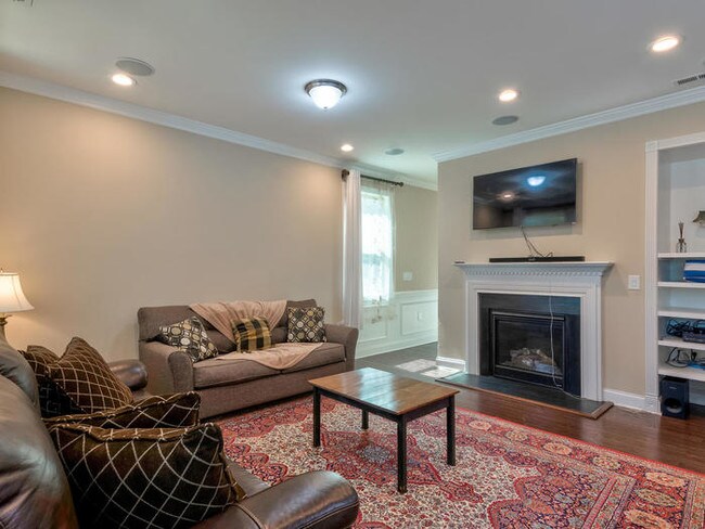 Building Photo - RTP  Location - Master down & Up