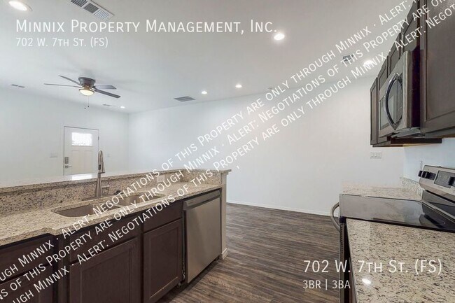 Foto del edificio - 702 W. 7th St.