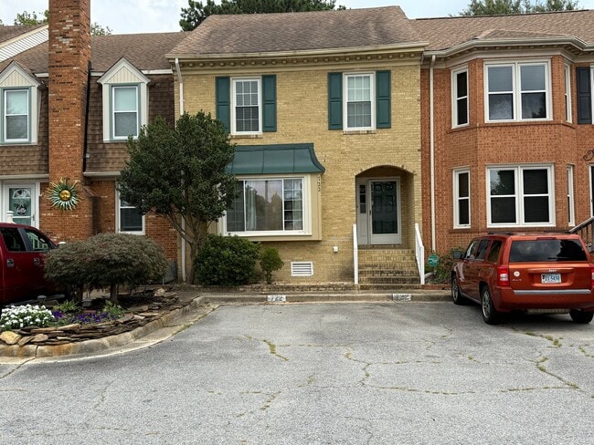 Photo - 722 Lord Dunmore Dr (Virginia Beach, VA) Townhome