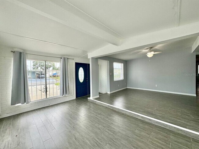 Foto del edificio - 6816 W Burke St