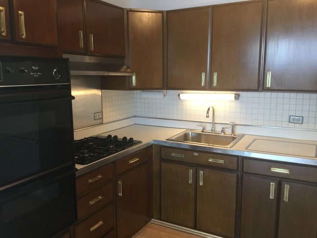 Kitchen - 400 E Randolph St