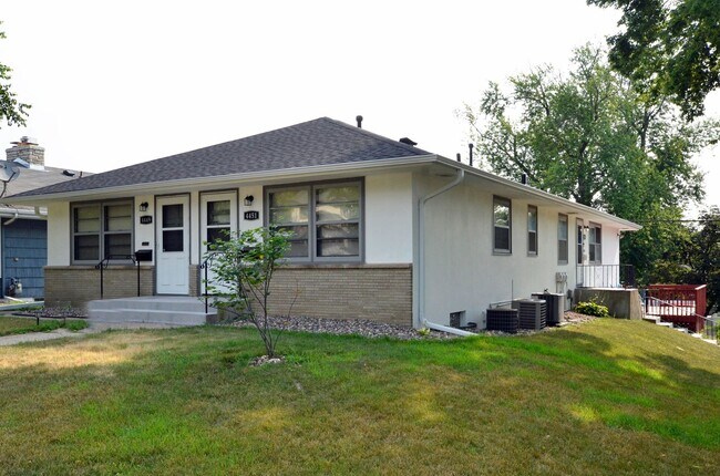 Foto del edificio - 4451 Bloomington Ave