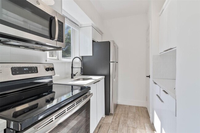 Foto del edificio - 2190 SW 14th Terrace