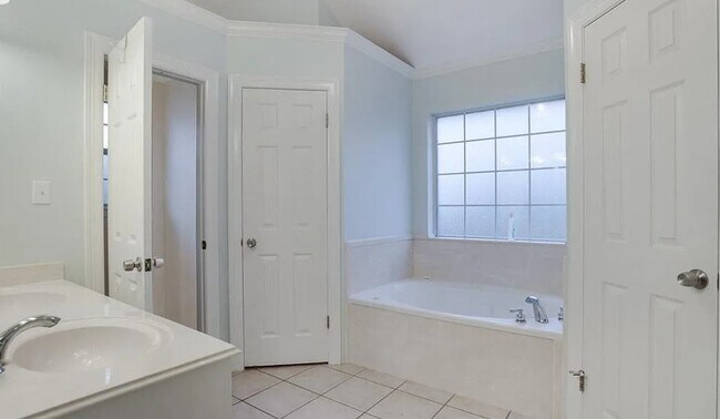Foto del edificio - 5751 Gold Crest Dr