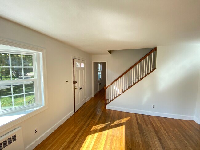 Entrance and Stairs - 66 Knox Rd