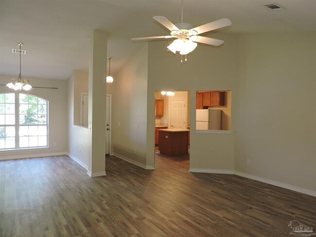 Foto del edificio - 551 Riola Pl