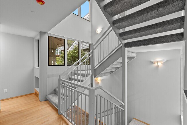 Building Photo - 4Bd/2.5Ba Seattle House