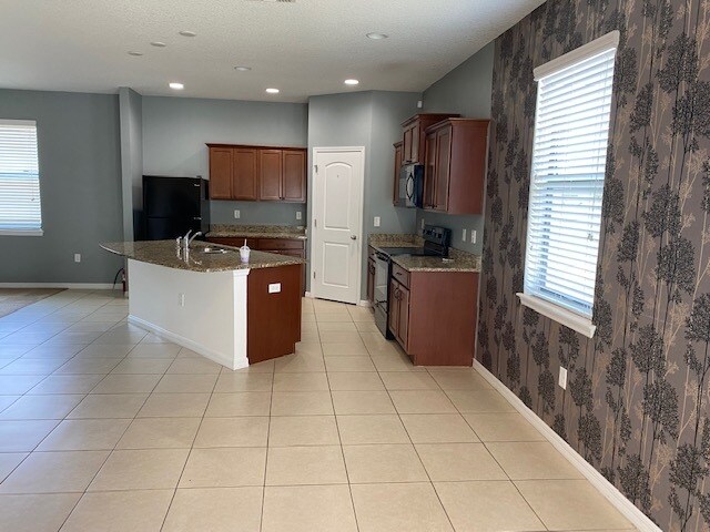 Foto del edificio - 610 Silverthorn Pl
