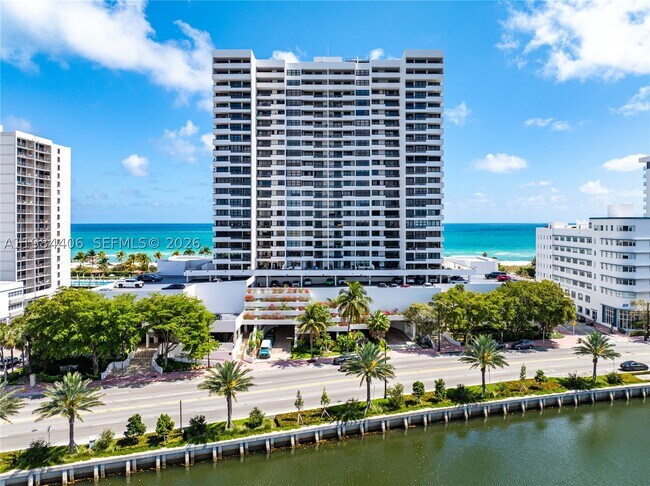 Foto del edificio - 2555 Collins Ave