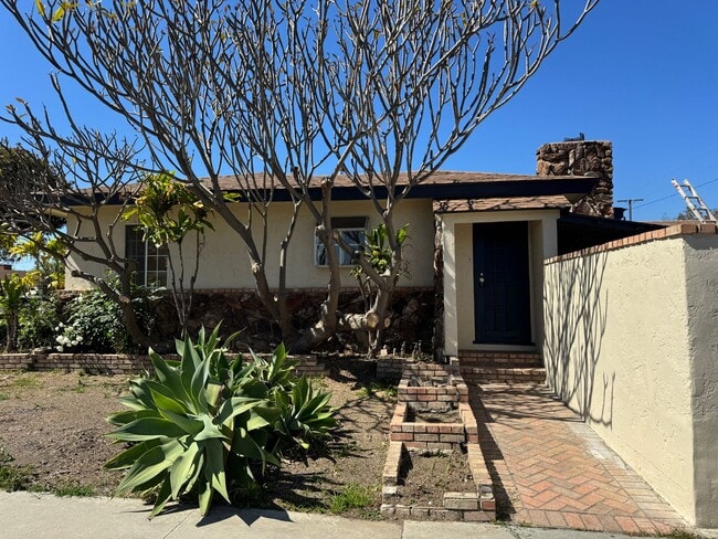Building Photo - 3bd 2ba + Office Space