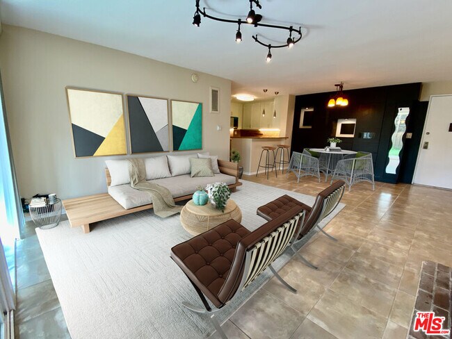 Foto del edificio - 6375 Green Valley Cir