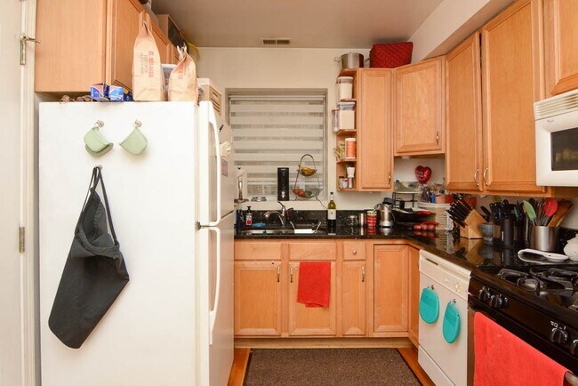 Foto del edificio - 6305 N Claremont Ave