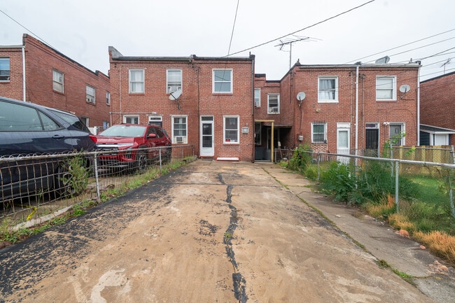 Building Photo - 3551 Elmley Ave