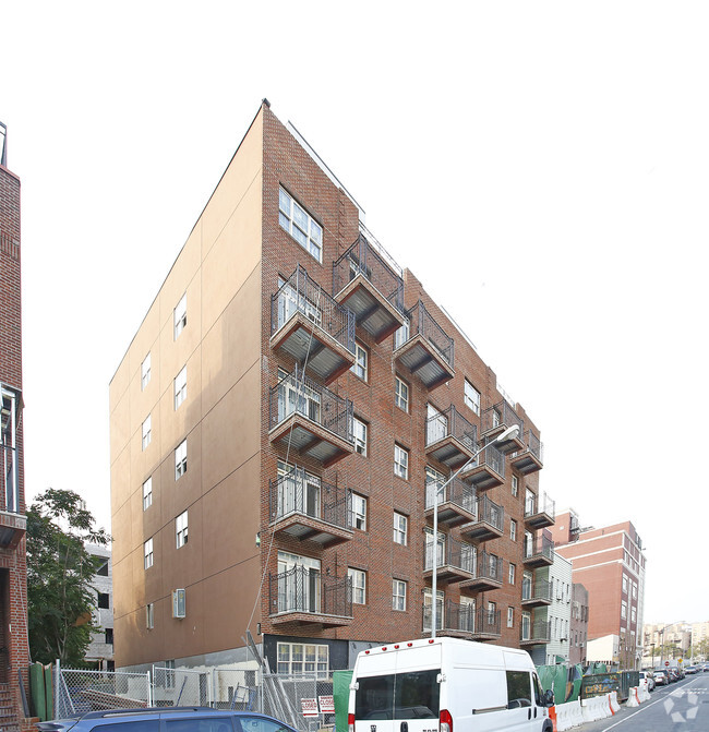 Building Photo - 376-382 Wallabout St