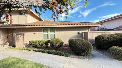 Building Photo - 2242 Tamarac Ln