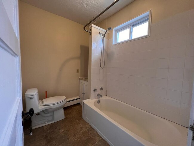 Building Photo - 14 Everett St