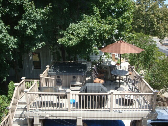 rear deck (no hot tub) - 1562 E Irving Plz