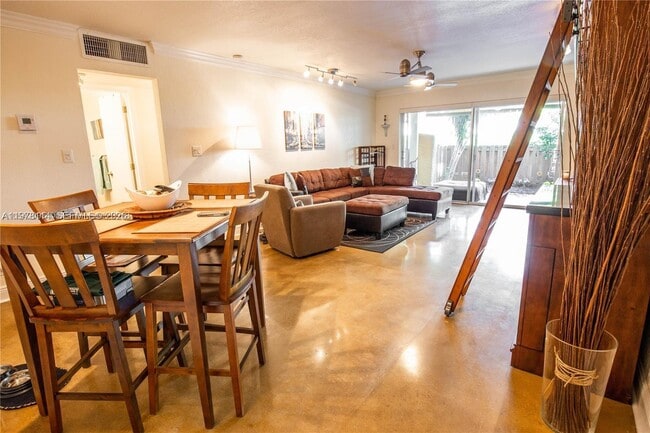 Foto del edificio - 1700 SE 15th St