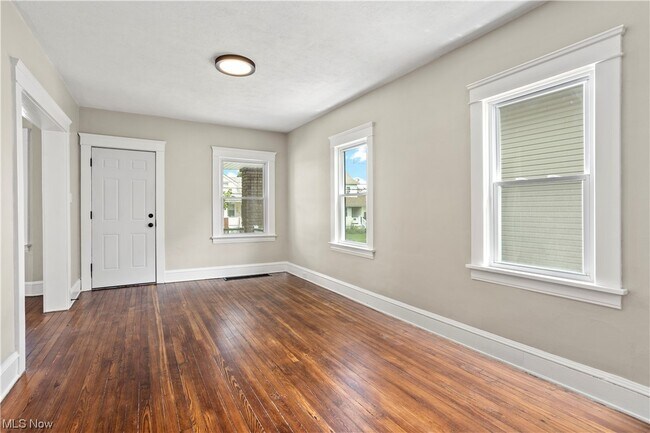 Building Photo - 4621 Gifford Ave
