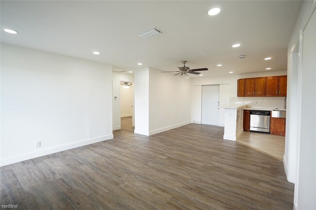 Foto del edificio - 3 br, 2 bath House - 661 NW 23rd Ter