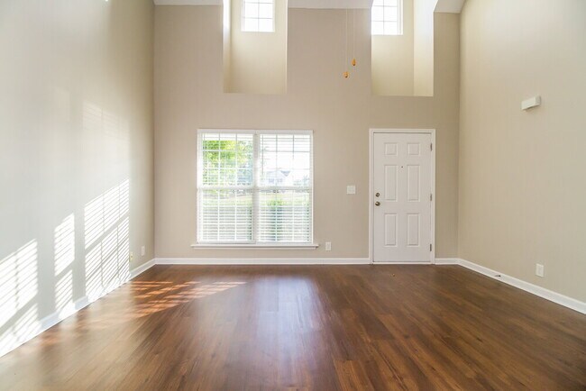 Building Photo - 913 Harvest Grove Dr