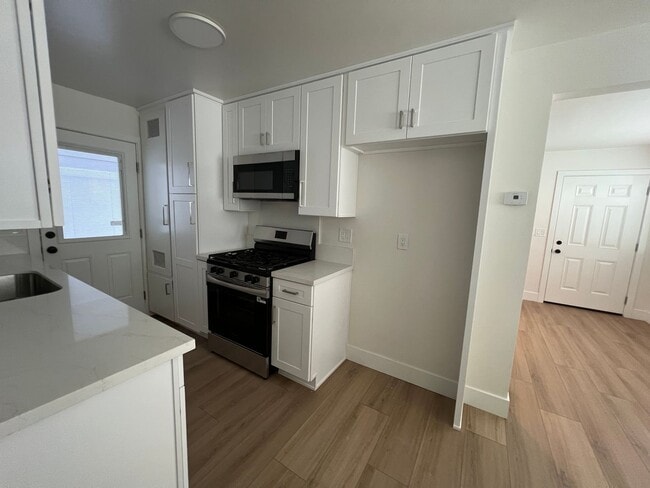 Building Photo - 224 13th St