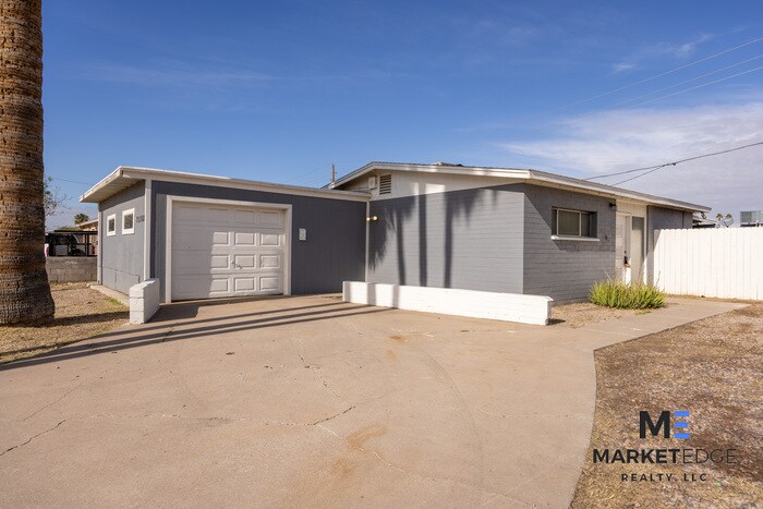 Primary Photo - 2Bed/2Bath at 75th/Thomas! $900 MOVE-IN SP...